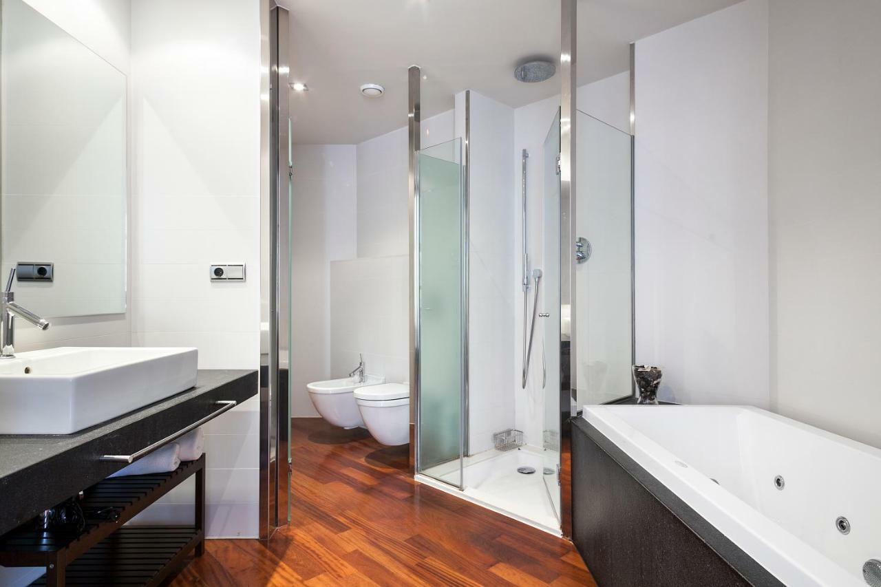 Uma Suites Passeig De Gracia 16 Барселона Екстер'єр фото